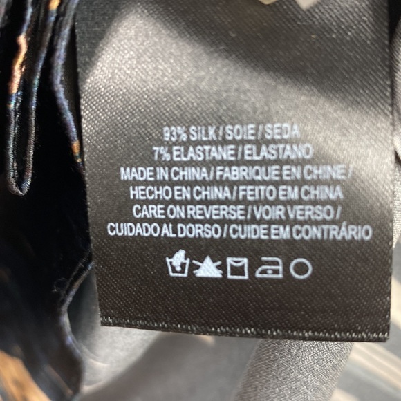 Tahari Abstract Print Silk Blouse Top Shirt - Picture 5 of 5